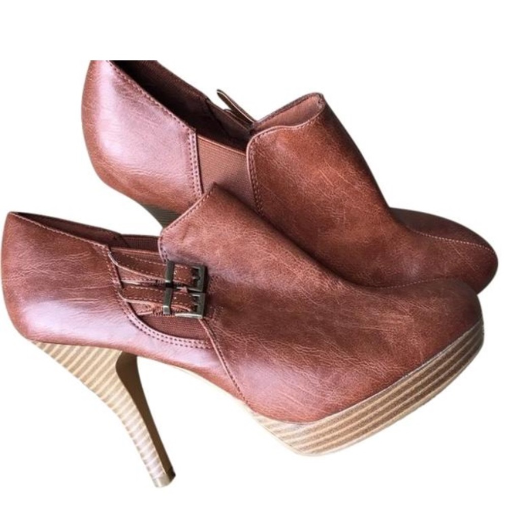 Brown bootie heals new!